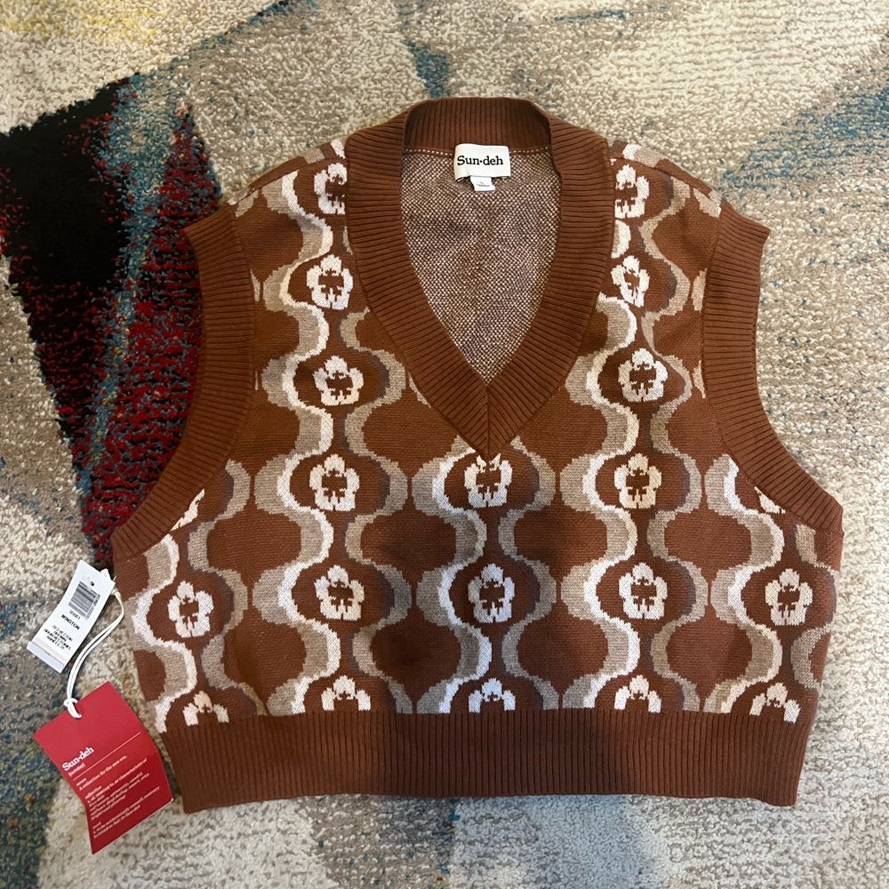 NWT Aritzia Sunday Best Cropped Winston Sweater Vest Size Small - Picture 1 of 6